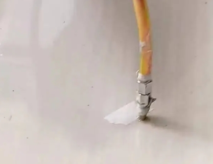 右江瓷砖空鼓维修公司专业解答在瓷砖铺贴过程中，如果使用的砂料过粗（如全部使用了粗砂），可能会导致以下问题